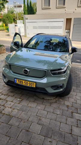 מודעת רכב וולוו XC40