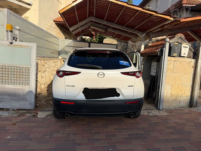 מודעת רכב מאזדה CX-30