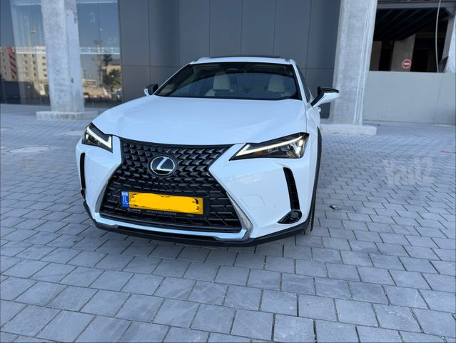 UX Takumi 300h היברידי אוט׳ 2.0 (152 כ״ס)