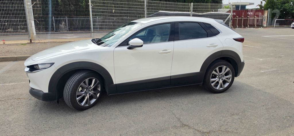 מודעת רכב מאזדה CX-30