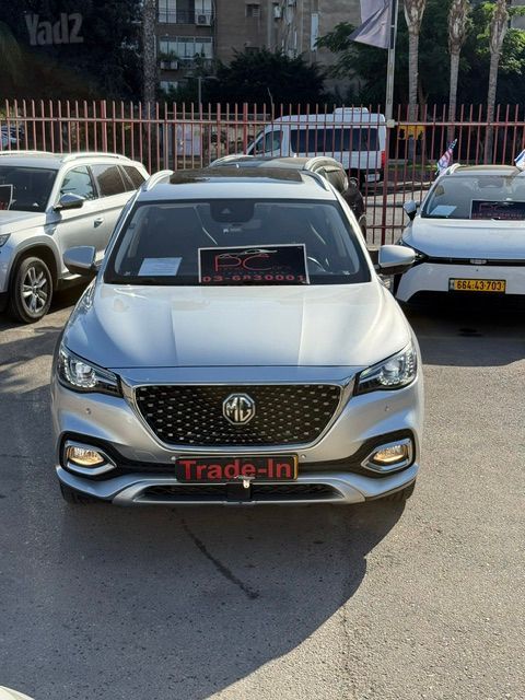 מודעת רכב אם ג'י EHS PHEV 1