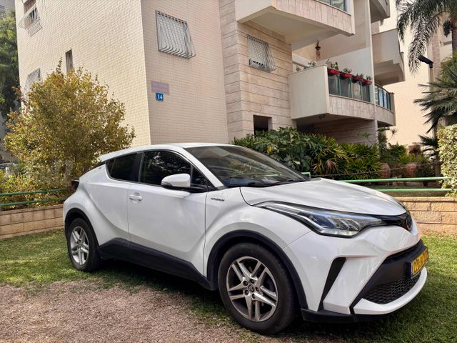 מודעת רכב טויוטה C-HR