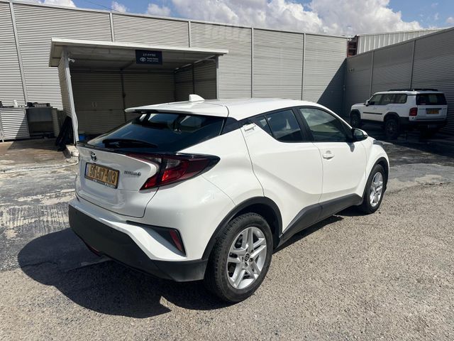 מודעת רכב טויוטה C-HR