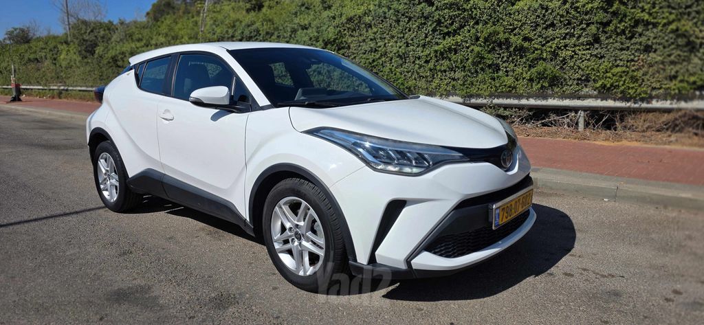 מודעת רכב טויוטה C-HR