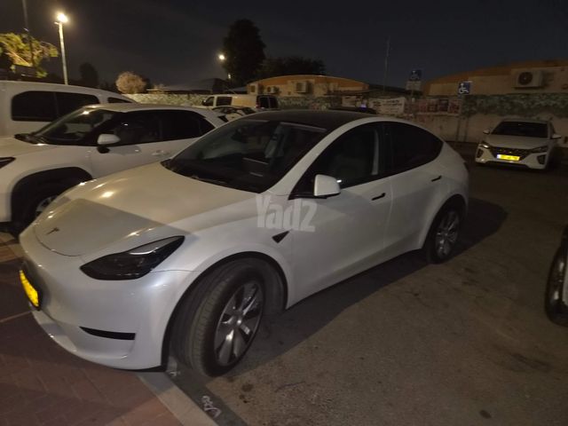 מודעת רכב טסלה מודל Y