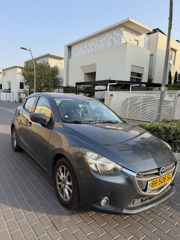 מודעת רכב מאזדה 2