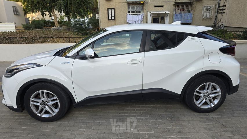 מודעת רכב טויוטה C-HR