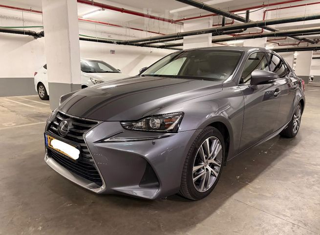 IS Luxury 300h היברידי אוט׳ 2.5 (181 כ״ס) [2018-2020]