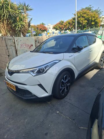מודעת רכב טויוטה C-HR