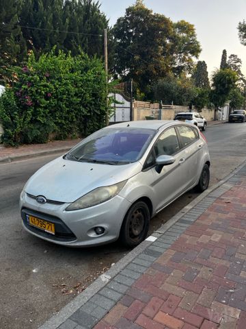 פיאסטה Trend אוט׳ 1.4 (97 כ״ס)