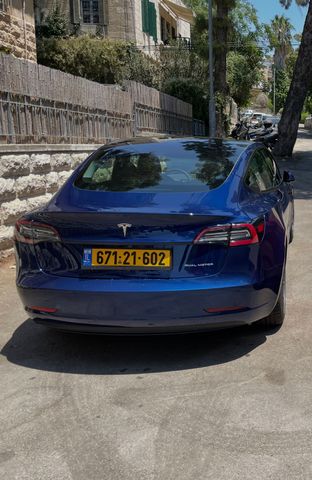 מודעת רכב טסלה מודל 3