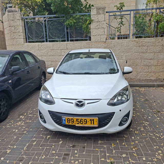 מודעת רכב מאזדה 2