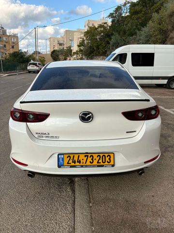מודעת רכב מאזדה 3
