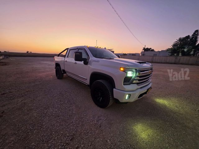 סילברדו High Country 2500 אוט׳ 6.6 (470 כ״ס)
