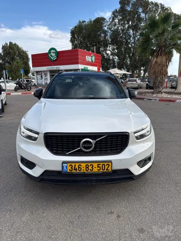 מודעת רכב וולוו XC40