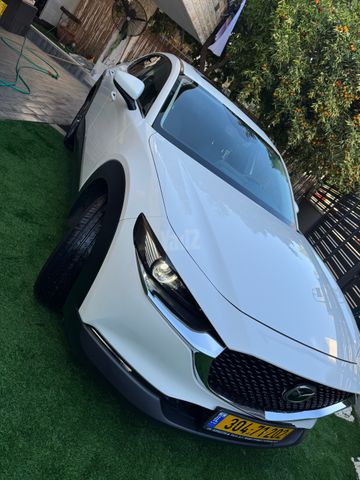מודעת רכב מאזדה CX-30