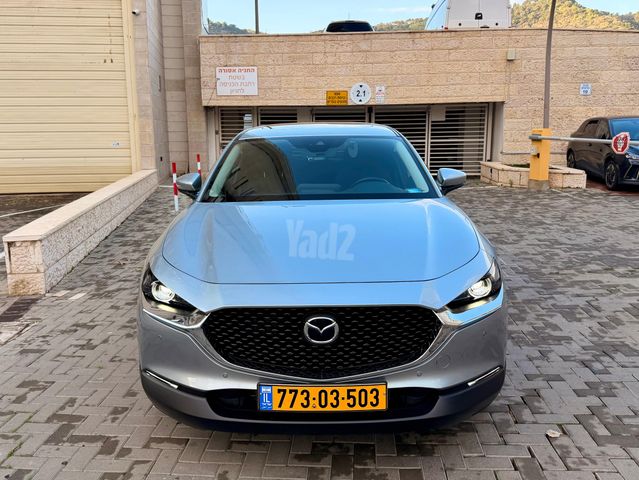 מודעת רכב מאזדה CX-30