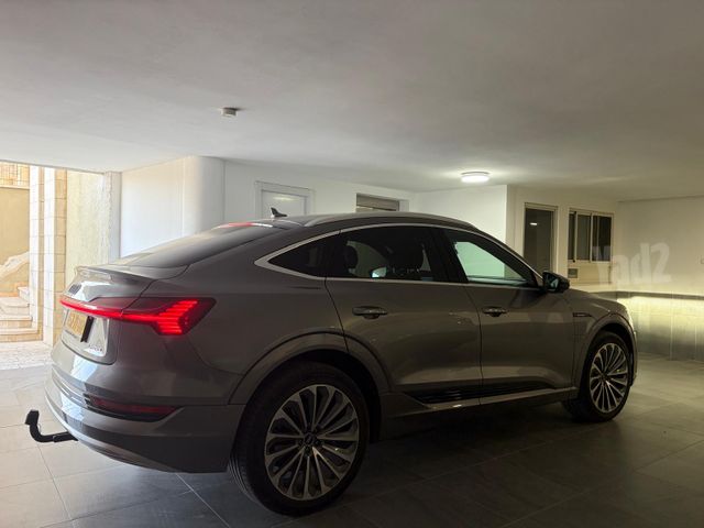 מודעת רכב אאודי E-tron