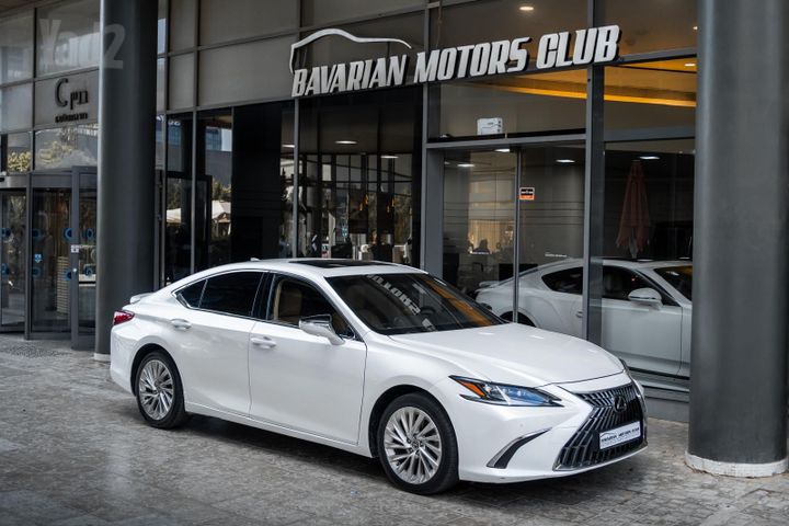 ES Takumi 300h  היברידי אוט׳ 2.5 (178 כ״ס)