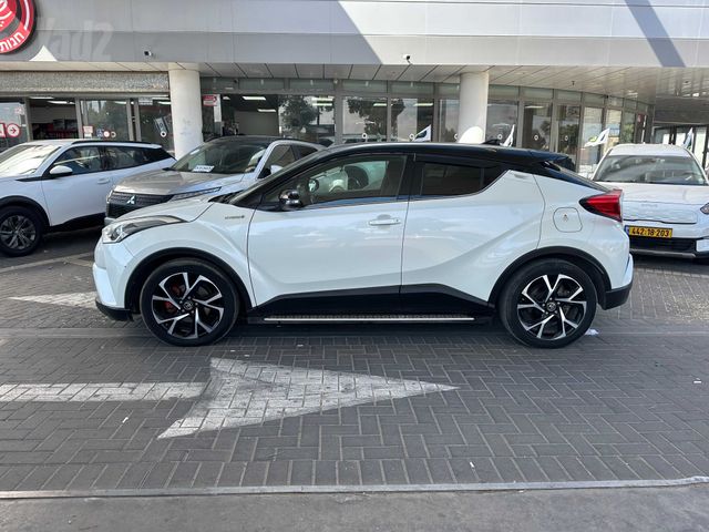 C-HR Chic היברידי אוט׳ 1.8 (98 כ״ס)
