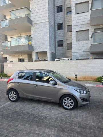 מודעת רכב יונדאי i20