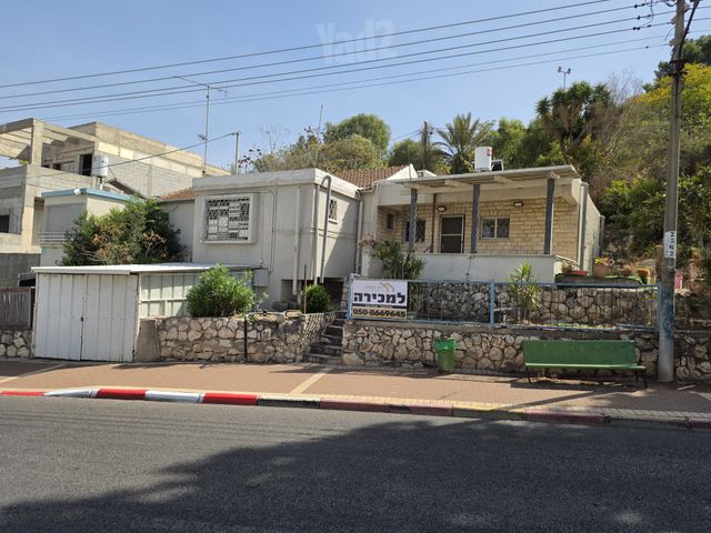 קוממיות 7