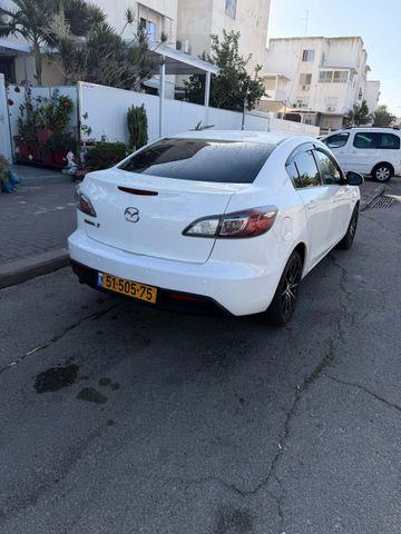 מודעת רכב מאזדה 3