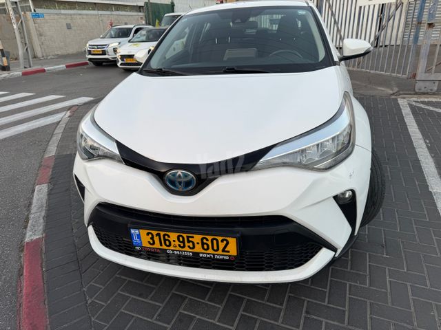 מודעת רכב טויוטה C-HR