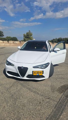 מודעת רכב אלפא רומיאו ג'וליה