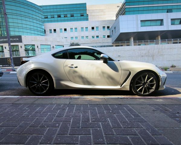 BRZ Premium ידני 2.4 (230 כ״ס)