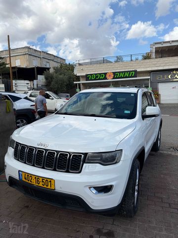 מודעת רכב ג'יפ גרנד צ'ירוקי