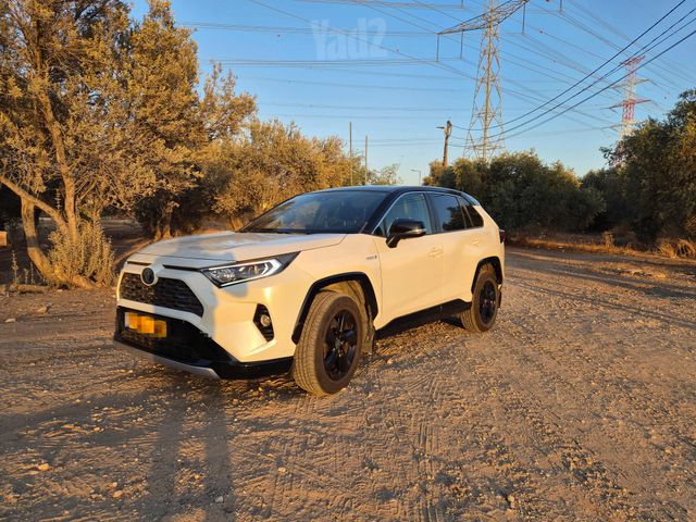 מודעת רכב טויוטה RAV4