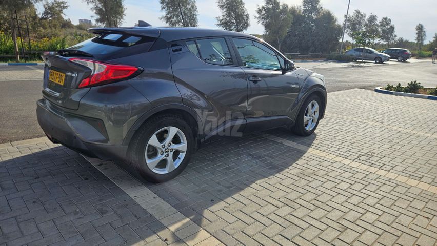 מודעת רכב טויוטה C-HR