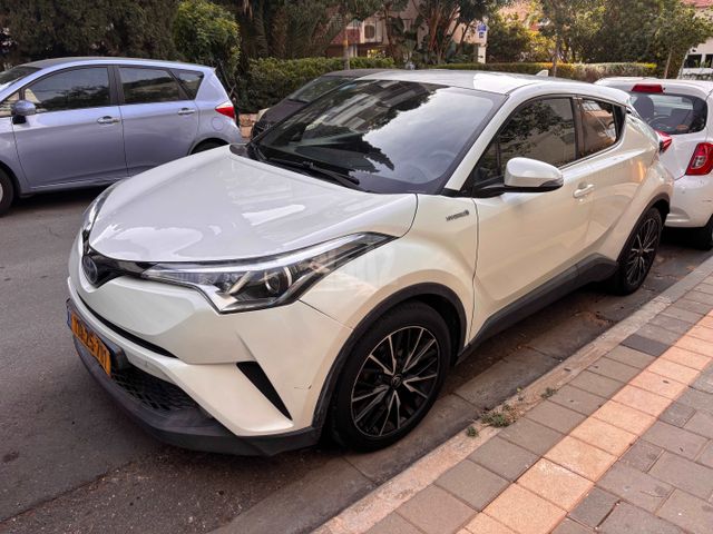 מודעת רכב טויוטה C-HR