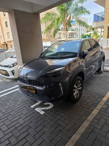 מודעת רכב טויוטה יאריס קרוס