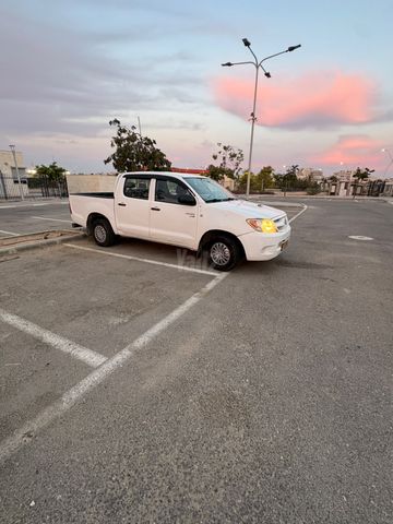 היילקס ויגו 4X2 ידני דאבל קבינה 5 מק 4 דל 2.5 (120 כ״ס)