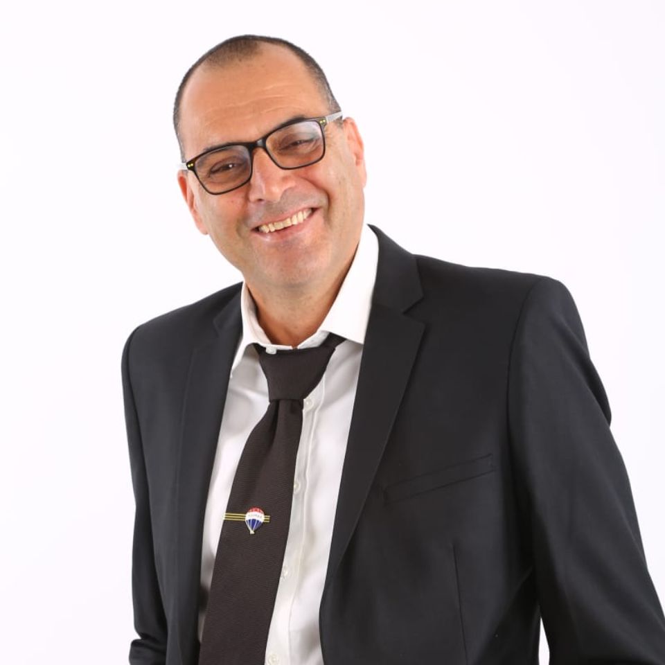 משה בן זוהר - בעלים