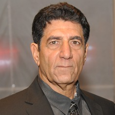 יעקב  שמש  בעלים ומייסד