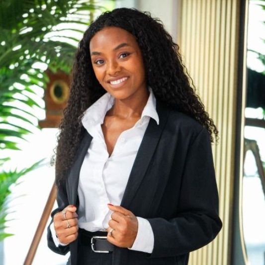 מנאלו מקונן