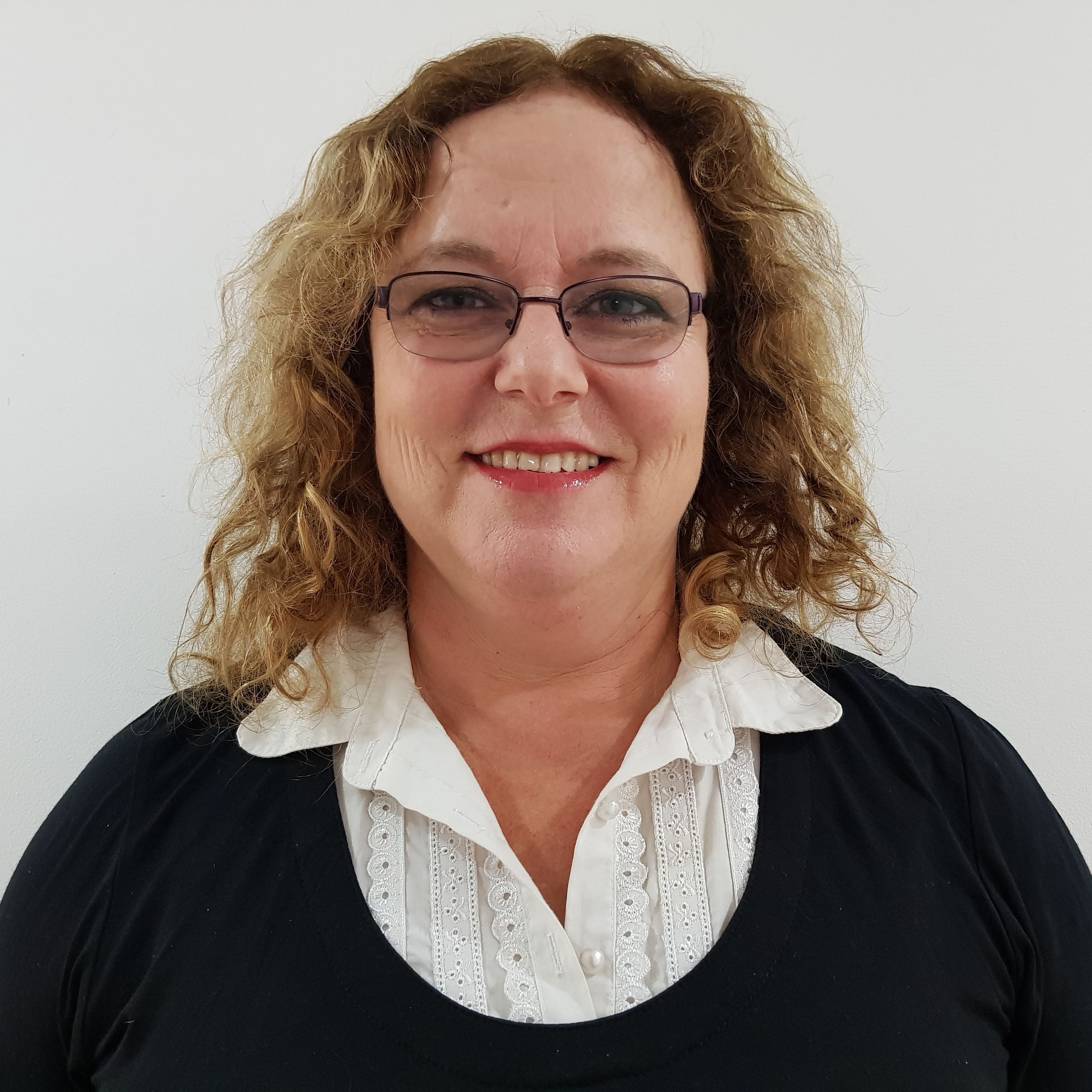 א.ח. נדל"ן - אסתר חמל