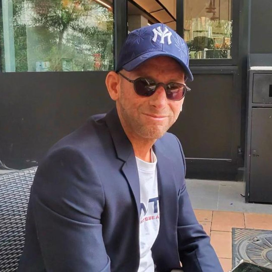 מיקי גולן- נכסים