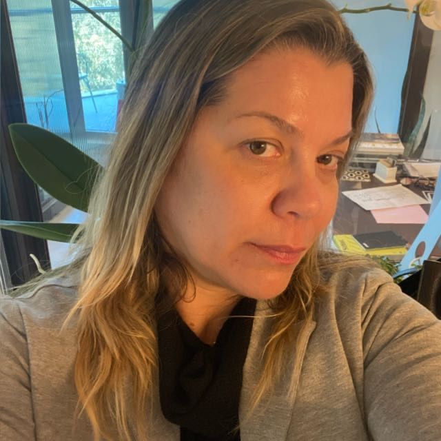 זיוה שחר בעלים 